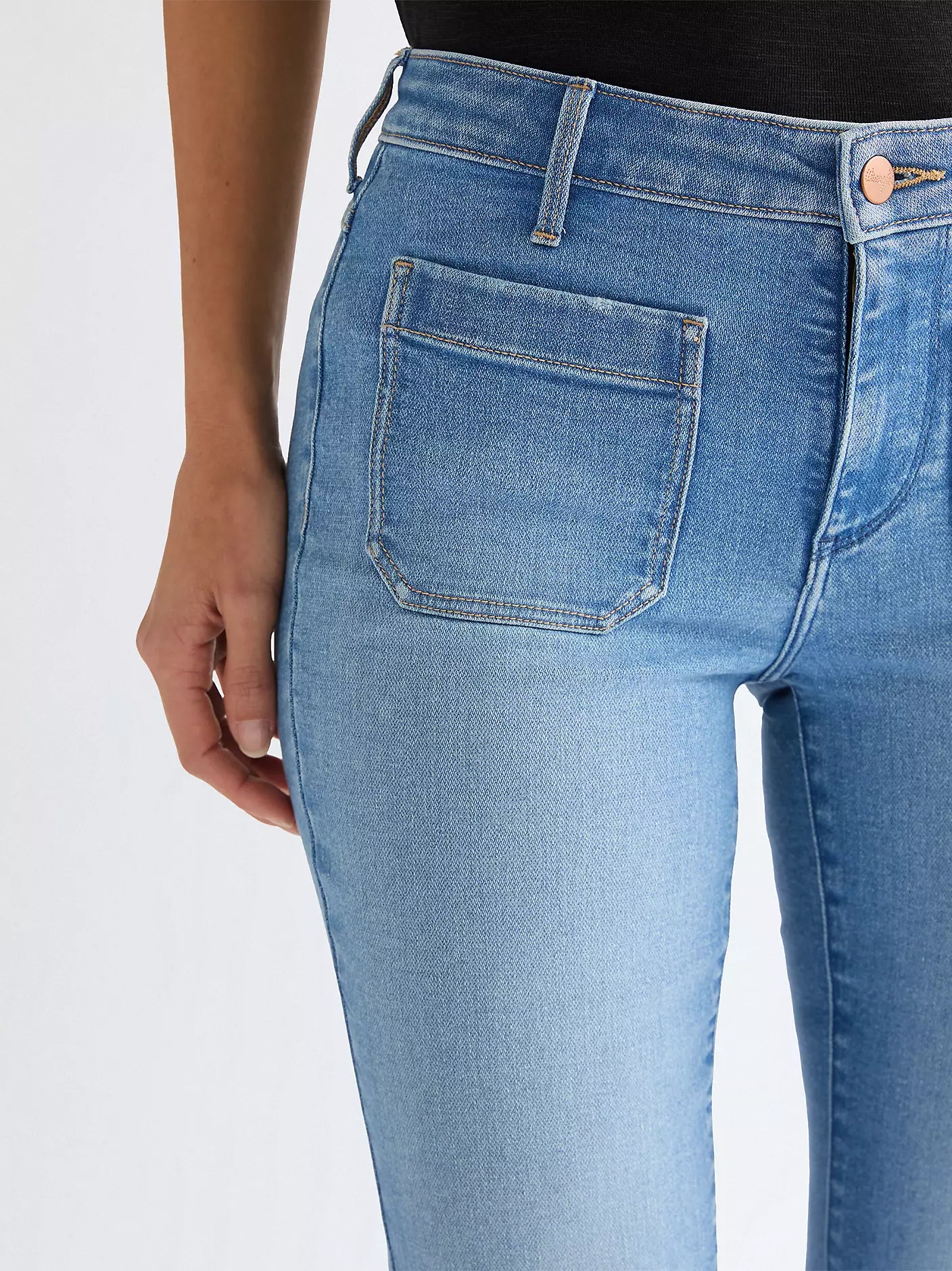 FLARE HAZEL gallabuxur frá Wrangler í bláu, aukamynd af smáatriðum