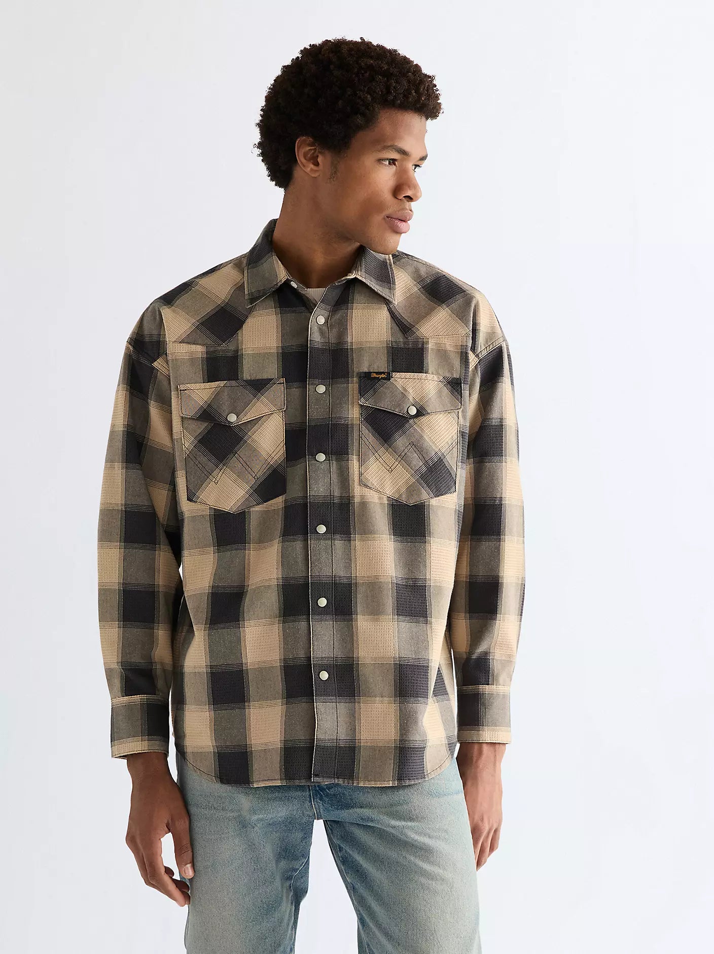Köflótt WESTERN skyrta frá Wrangler — smáatriði