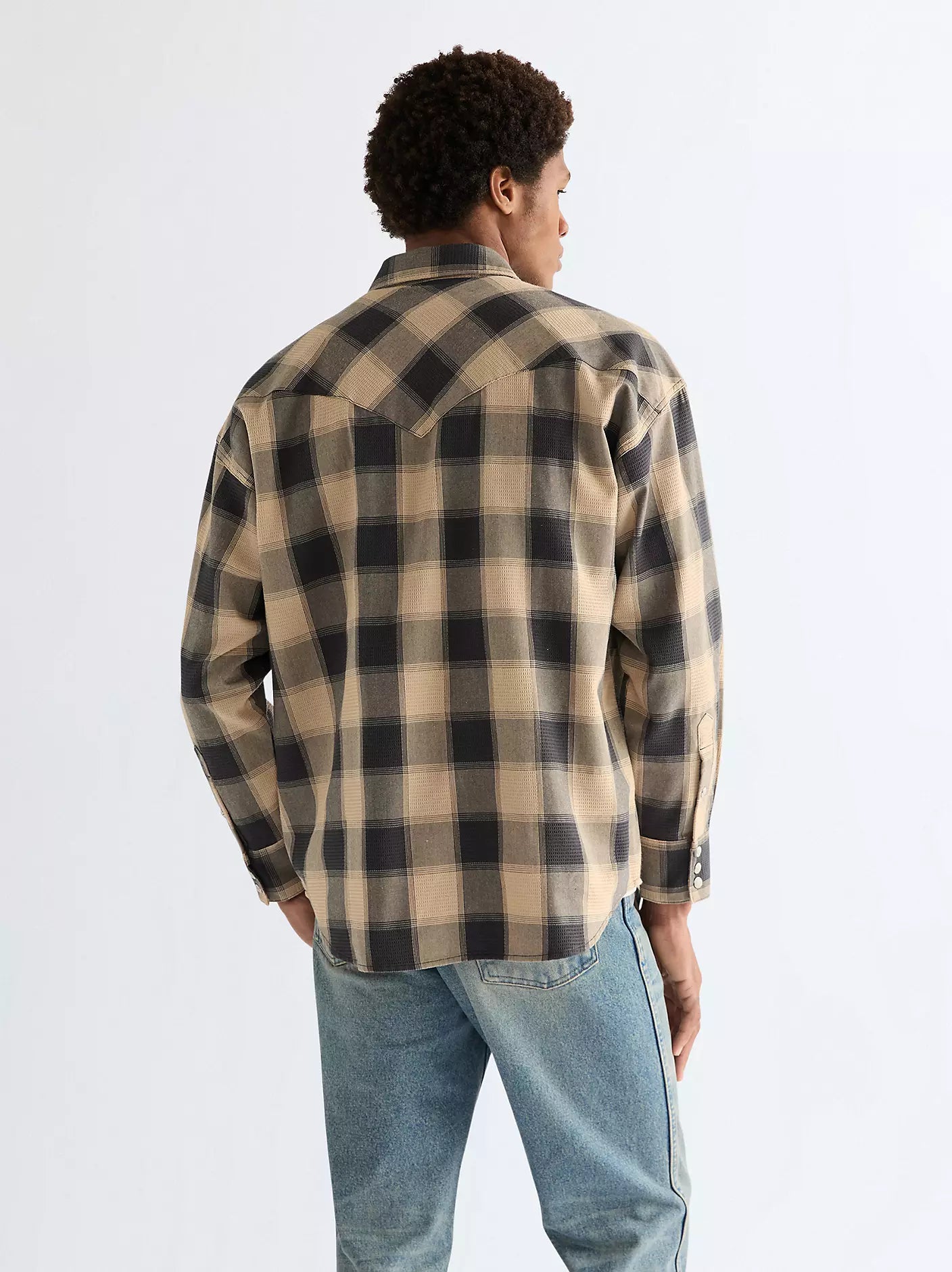 Köflótt WESTERN skyrta frá Wrangler — hliðarmynd