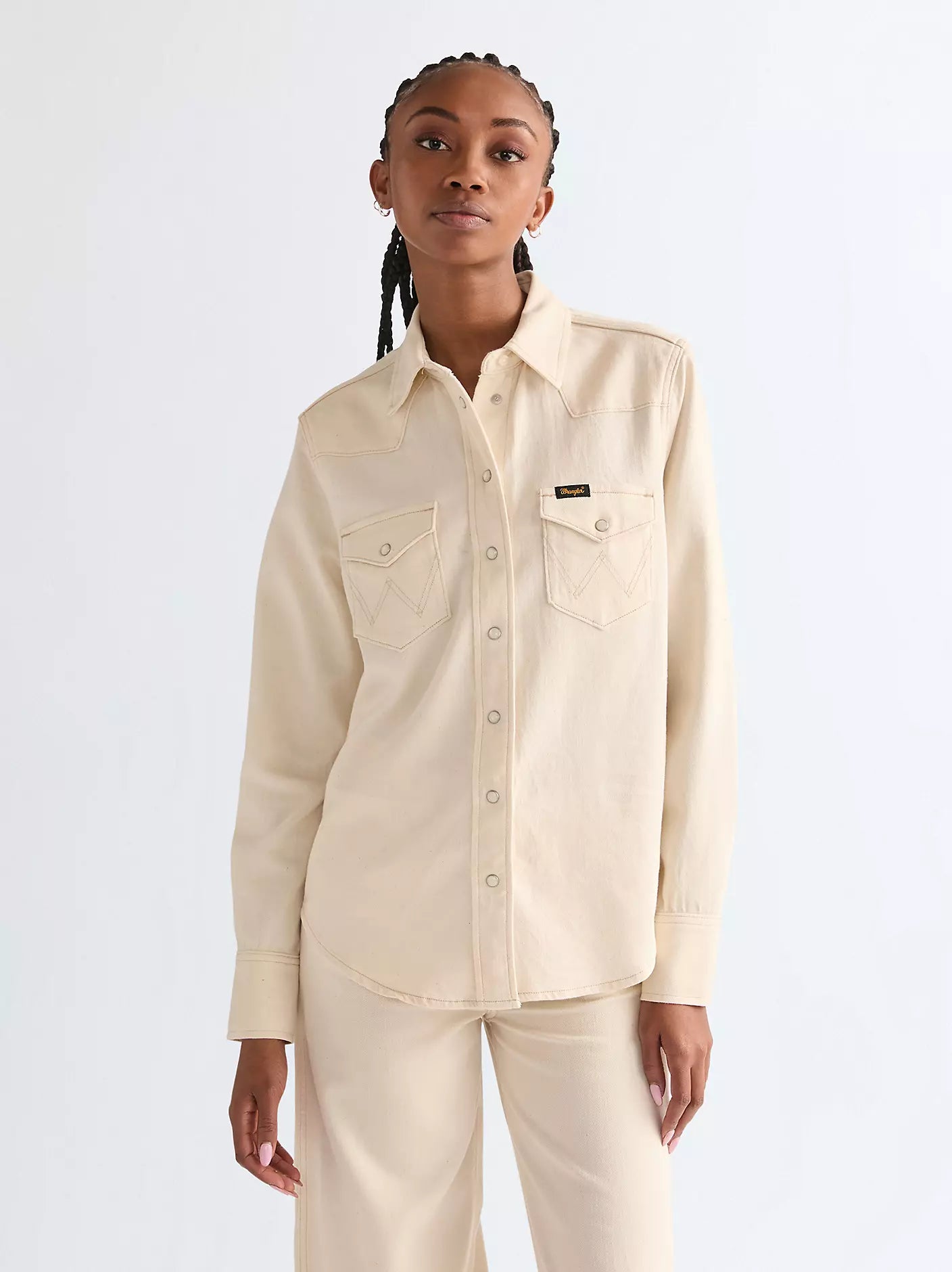 HERITAGE skyrta frá Wrangler á fyrirsætu