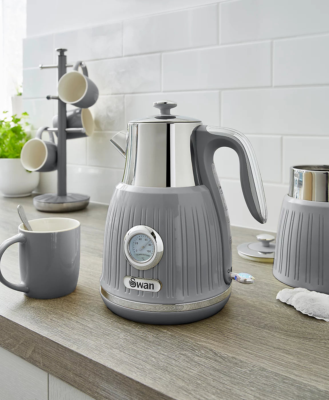 SWAN Retro Jug Kettle Classic Vintage Electric Kettle with Timeless Design