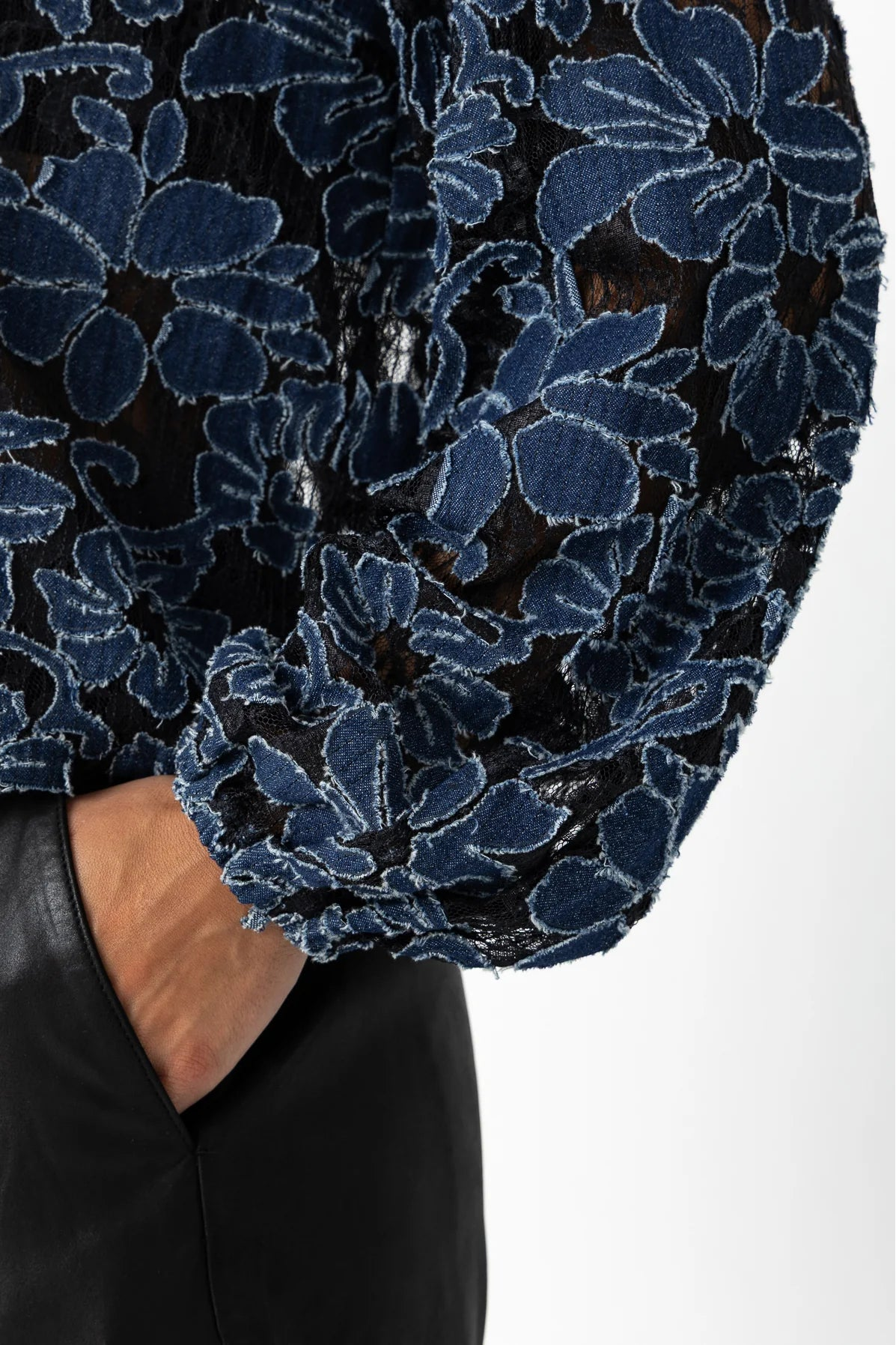 Blómamunstur gallaskyrta