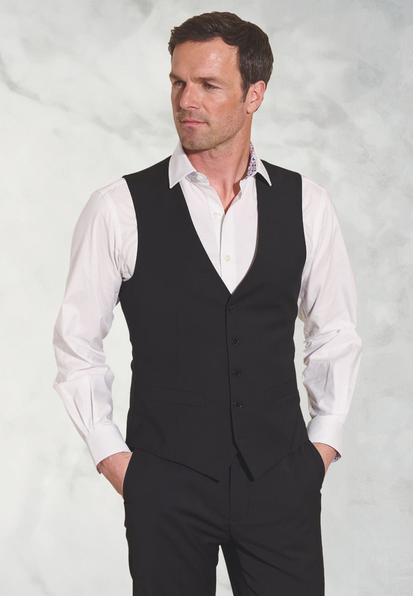 Brook Taverner Vesti Busso, Svartur