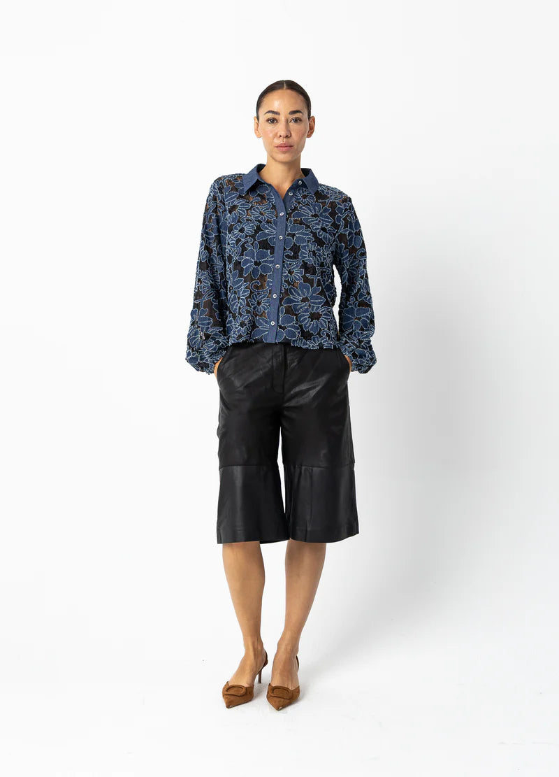 Blómamunstur gallaskyrta