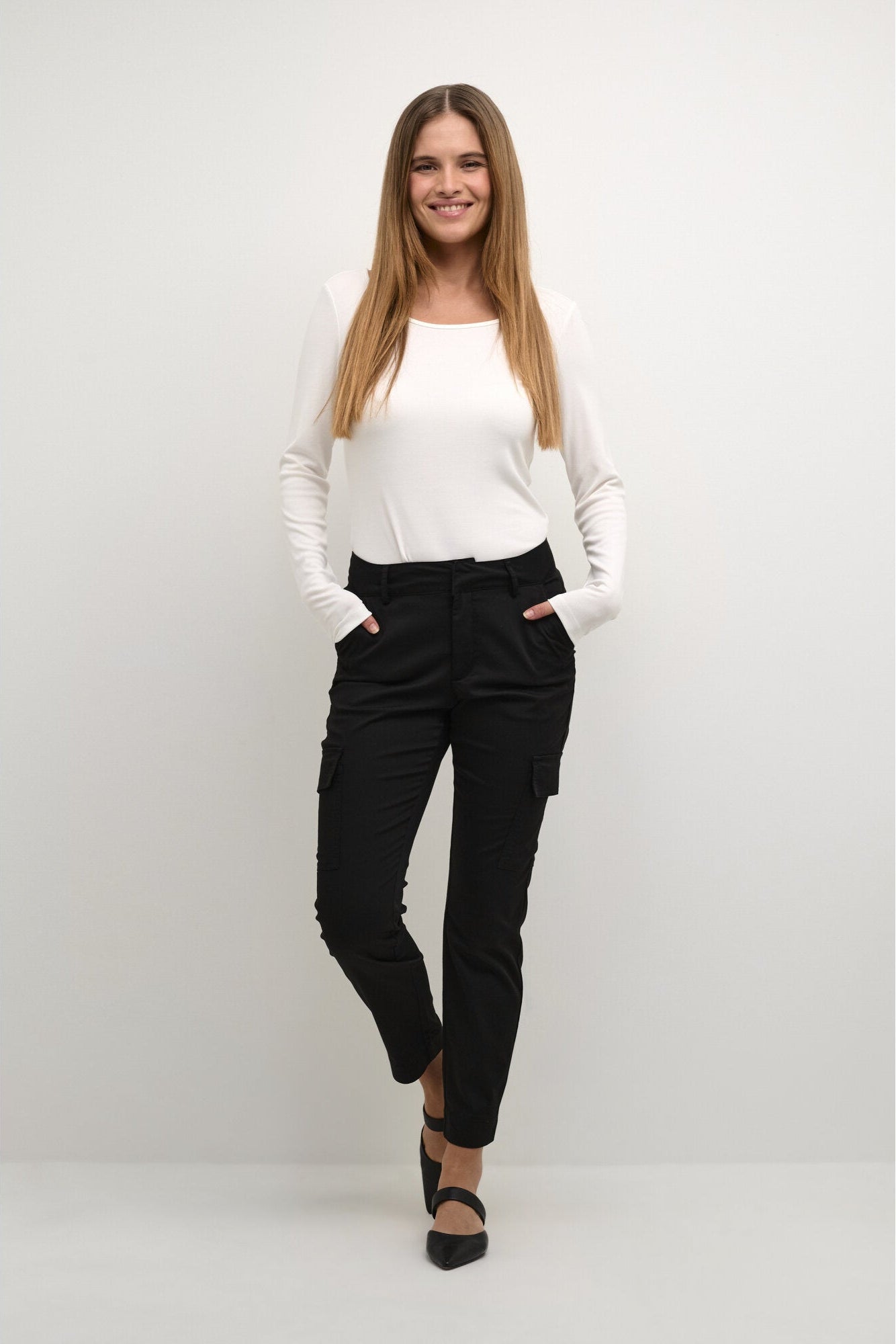 Lea 7/8 Pocket Pants (Black Deep)