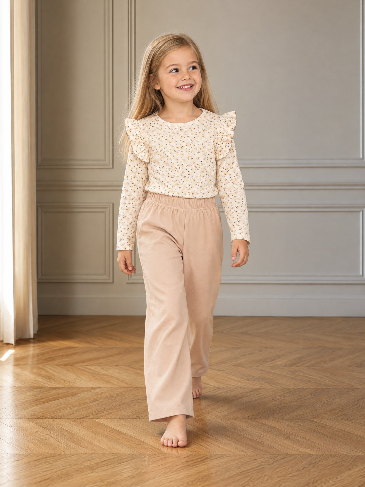 Girls' wide-leg cotton trousers with an elastic waistband