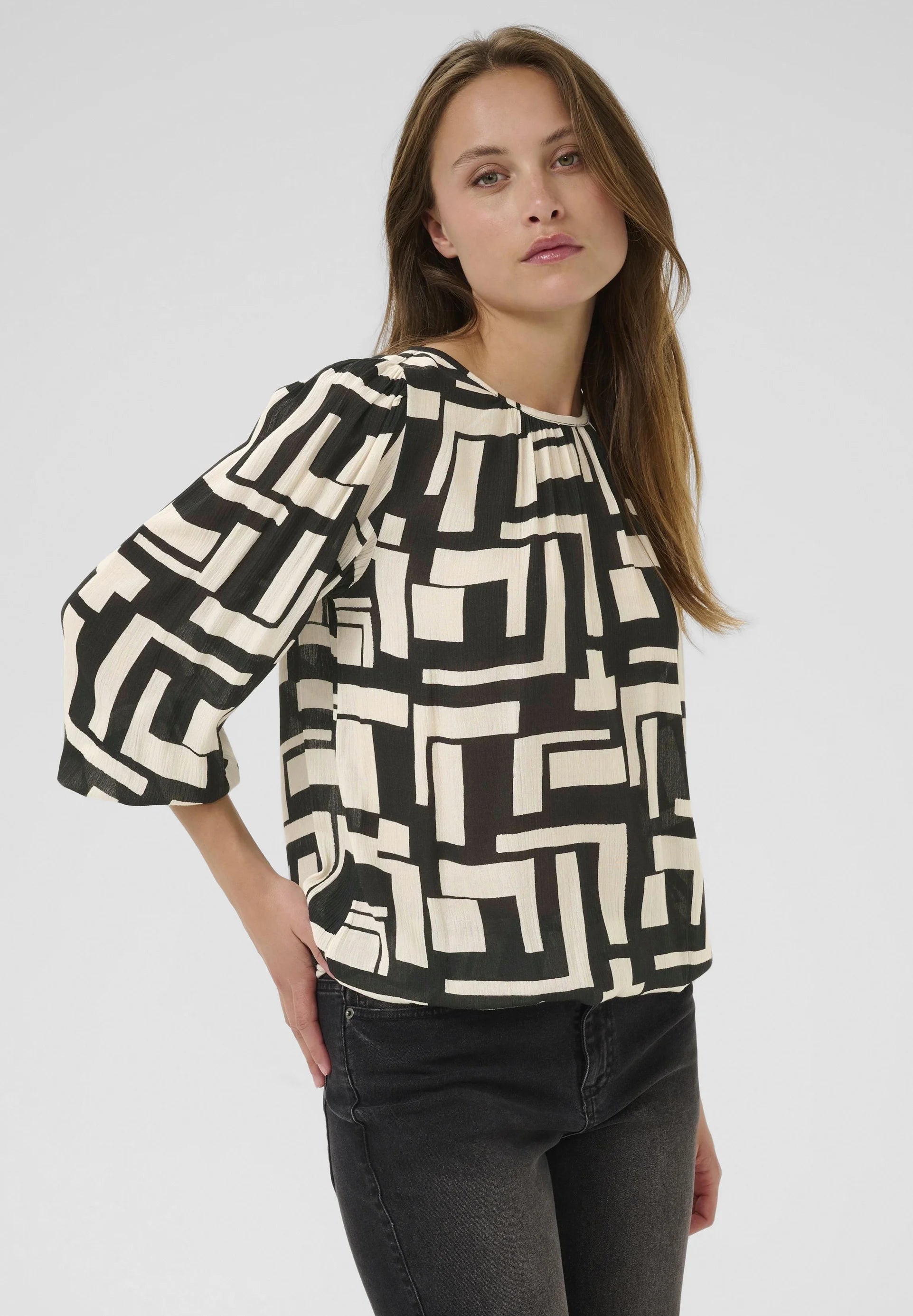 Lorina Amber Blússa