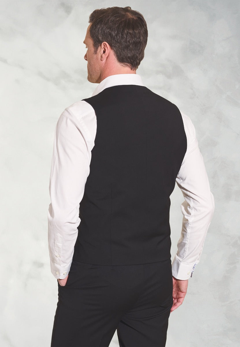 Brook Taverner Vesti Busso, Svartur