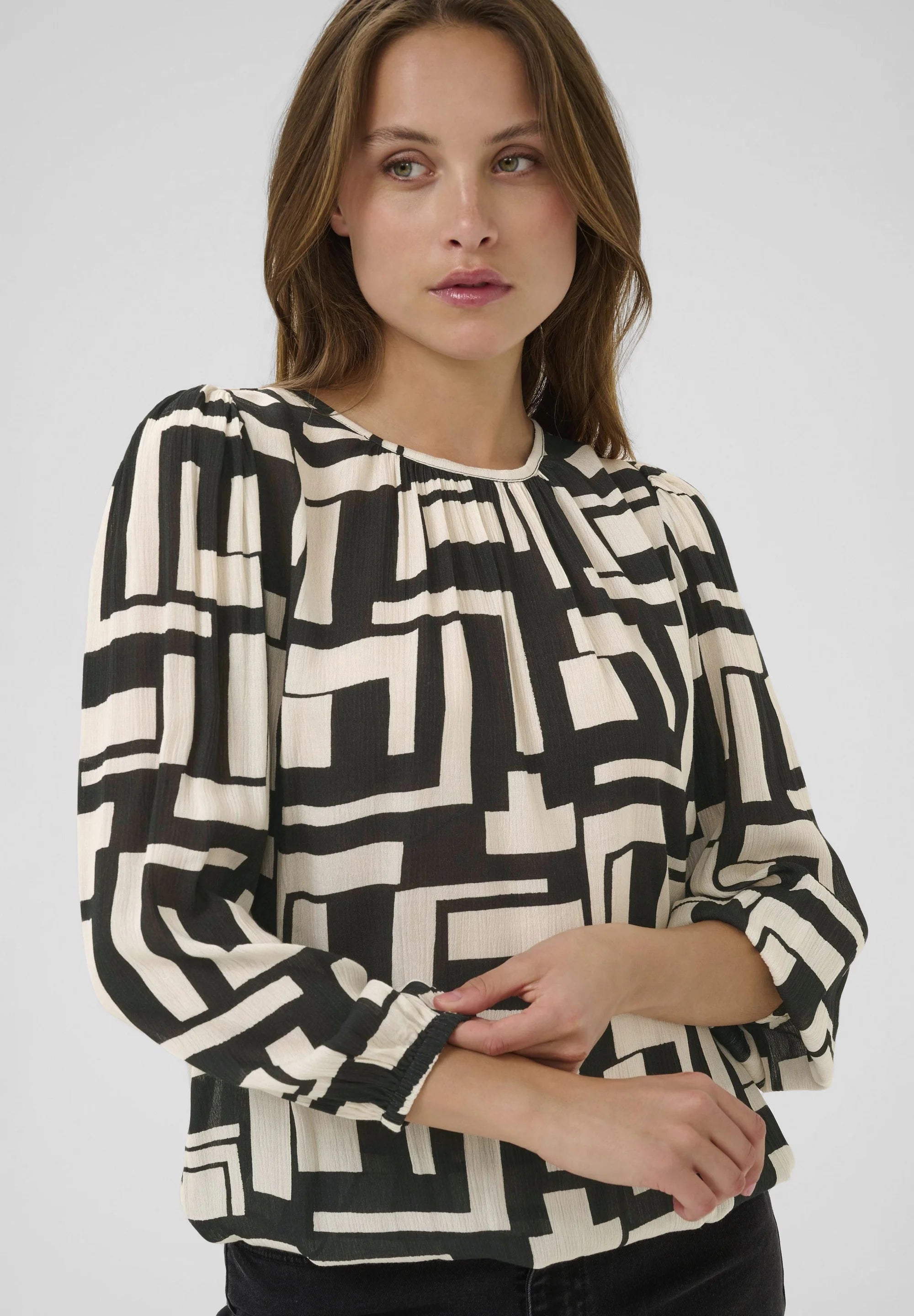 Lorina Amber Blússa