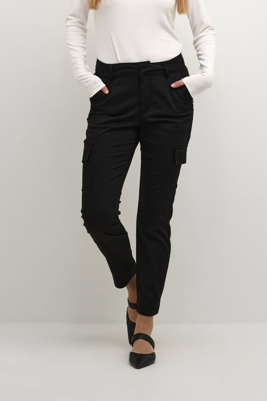 Lea 7/8 Pocket Pants (Black Deep)